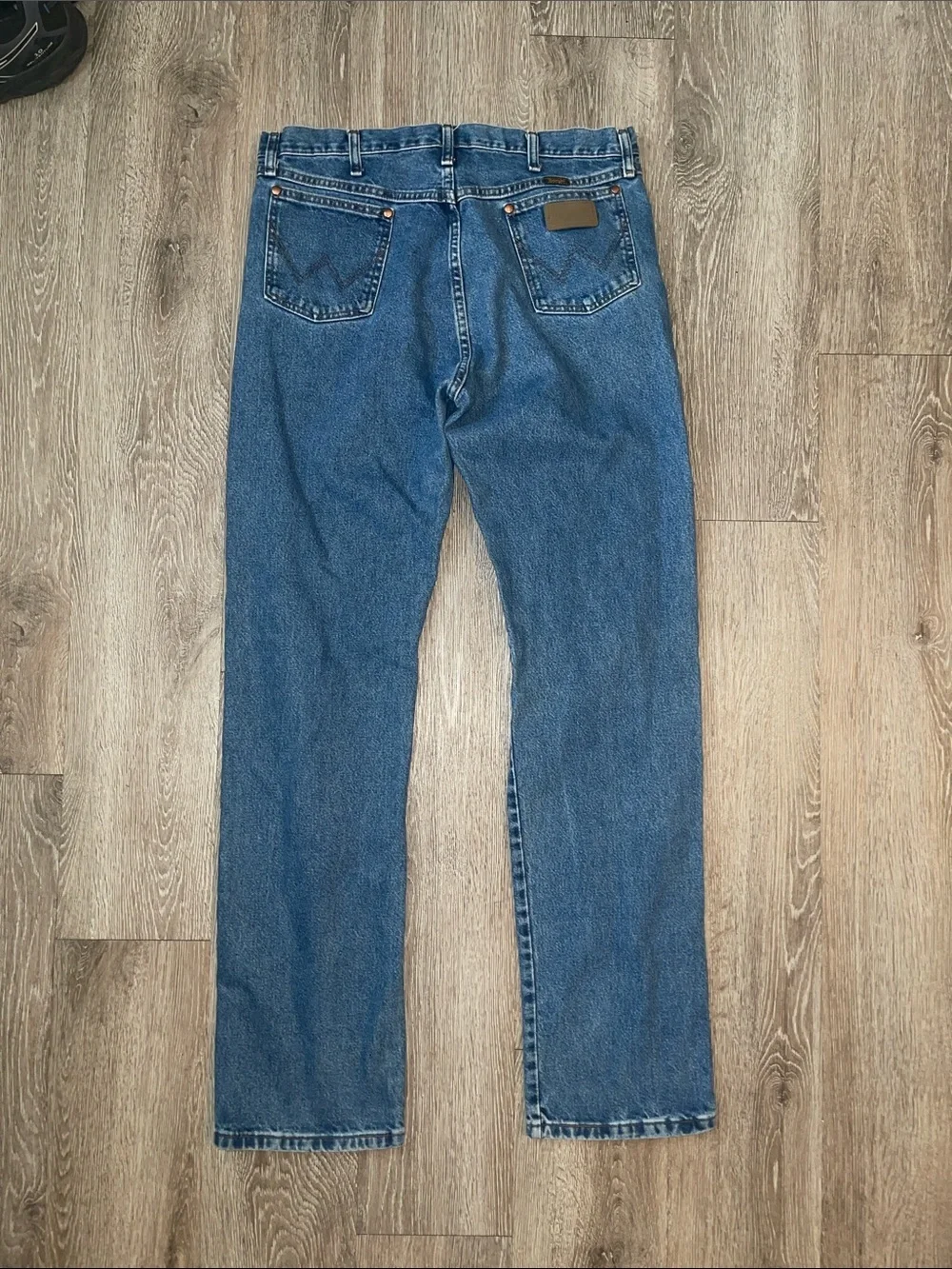 Wrangler 36 x 36 Men's 100% cotton Denim Jeans in Medium Blue pants